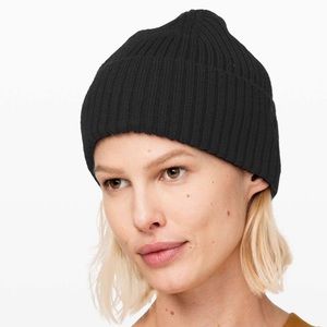 lululemon on top of it beanie blk